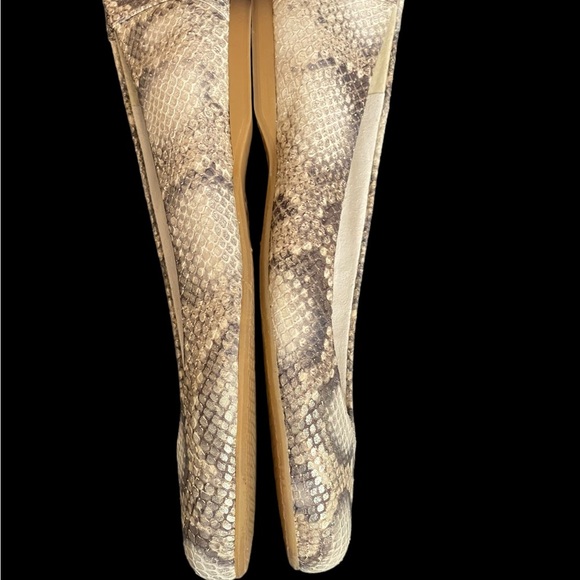 Stuart Weitzman Snakeskin Flats Size 7.5 M - Picture 9 of 15